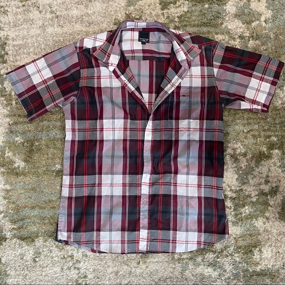 14. Mens size L Sahara Club short sleeve button down